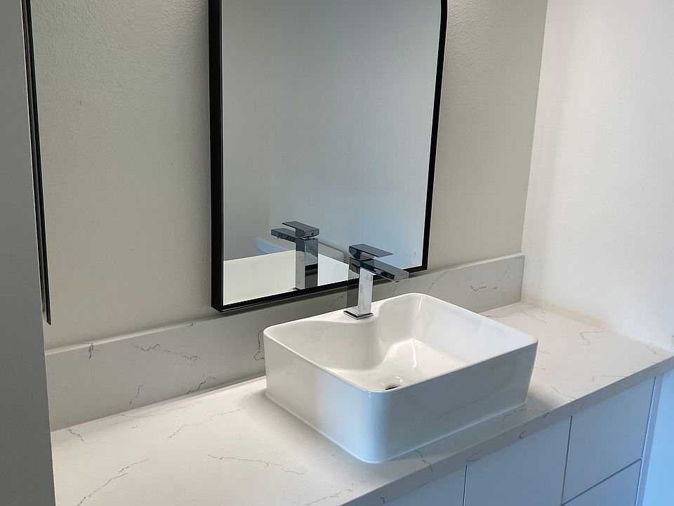 1st image of 444 Palm Dr APT 4