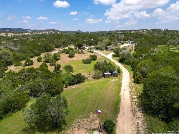 260 Misty Ln, Bandera, TX 78003