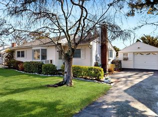85 Washington Ave, West Sayville, NY 11796