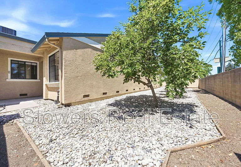 2033 Raphael Ct — Photo 4