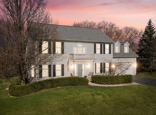 917 Edgewood Dr, Sugar Grove, IL 60554