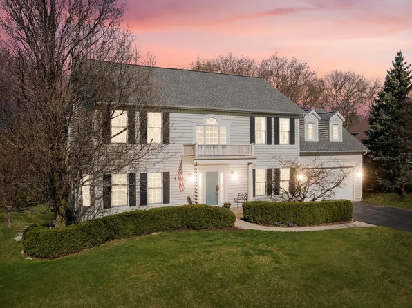 917 Edgewood Dr, Sugar Grove, IL 60554