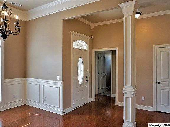4th image of 215 Wes Ashley Dr