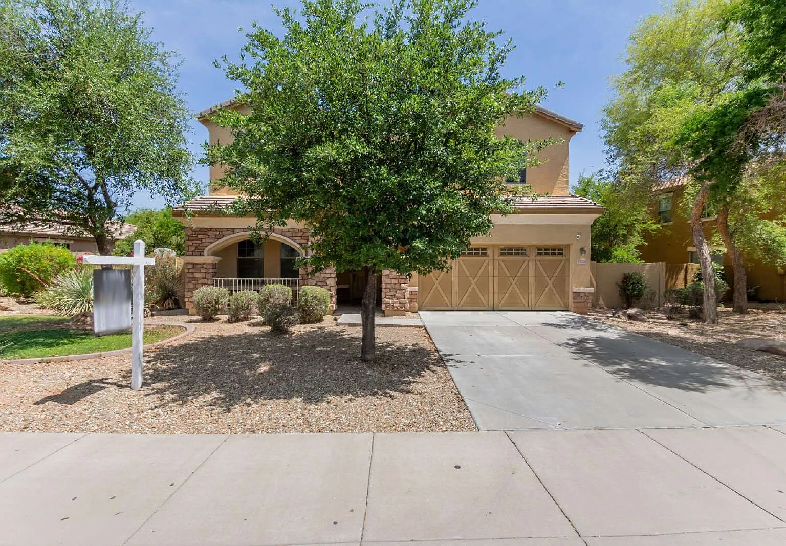 3 bed, 2.5 bath, 2417 sqft, $2,295 — Photo 1