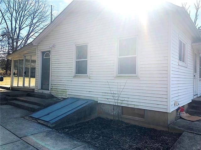 2nd image of 1760 Friedensville Rd