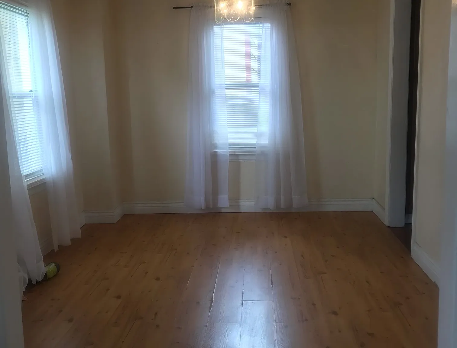 1906 NW Kinyon Ave — Photo 2