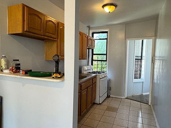 2nd image of 237 Cleveland St APT 2L