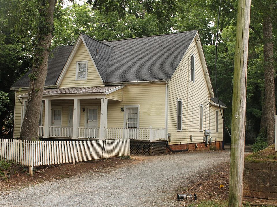 2nd image of 575 Waddell St APT 2