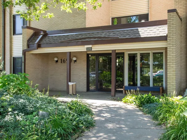 1690 Highway 36 W APT 233, Roseville, MN 55113