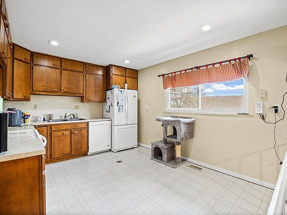 5th image of 60 Inca Ct