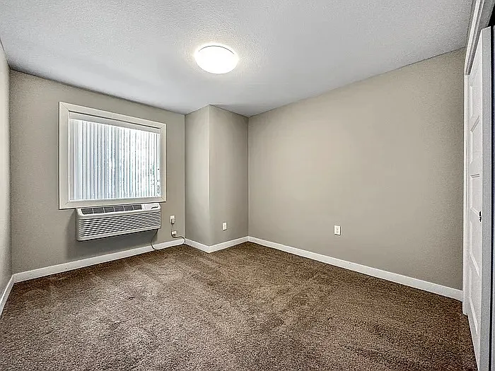 2440 SW 9th St S — Photo 12