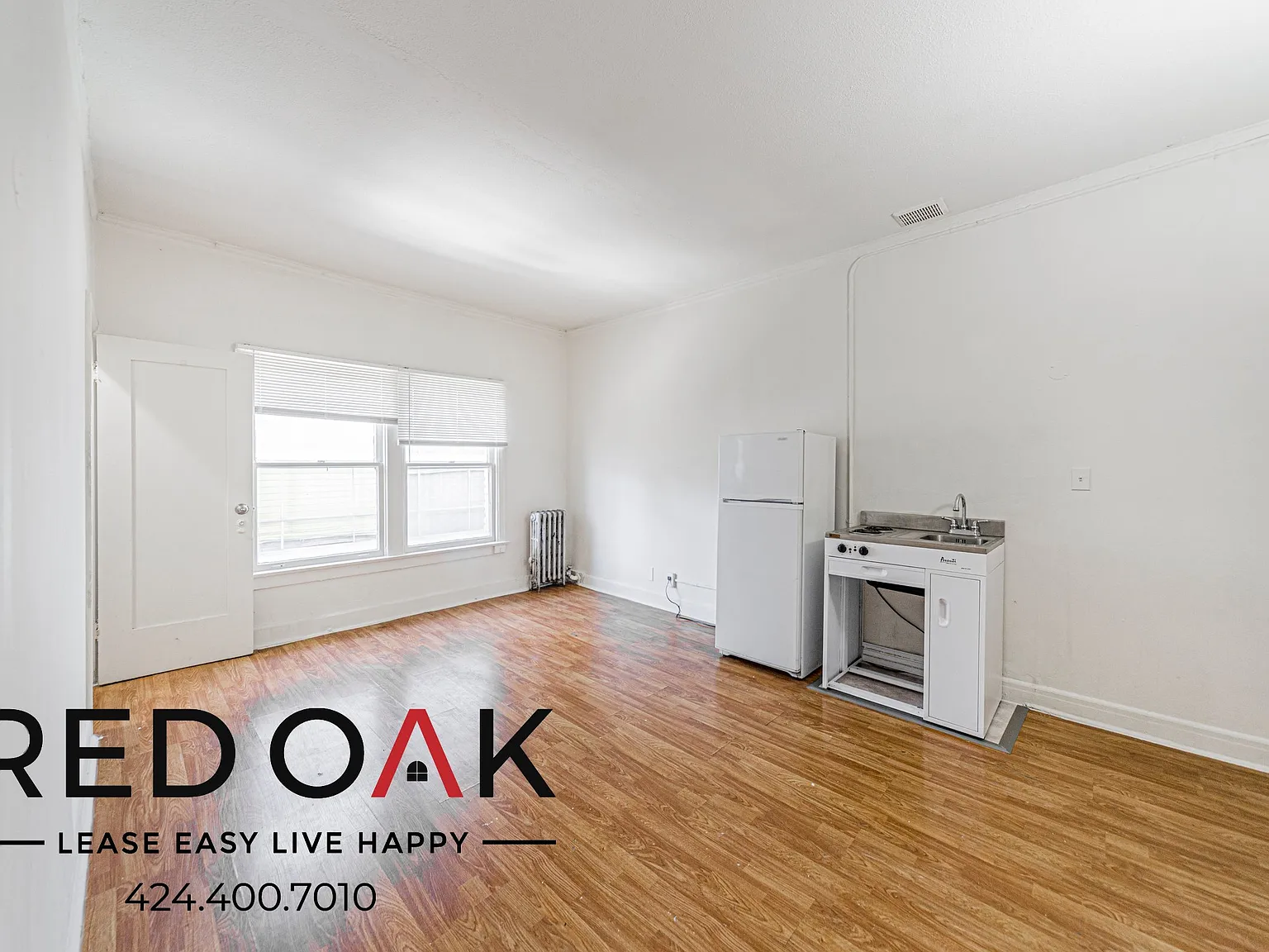 Bright Studio with Open Floor Plan and Hardwood-Style Floors ~ In Koreatown! — Photo 2