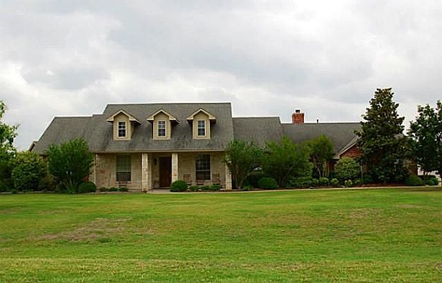 1st image of 571 Cambridge Dr