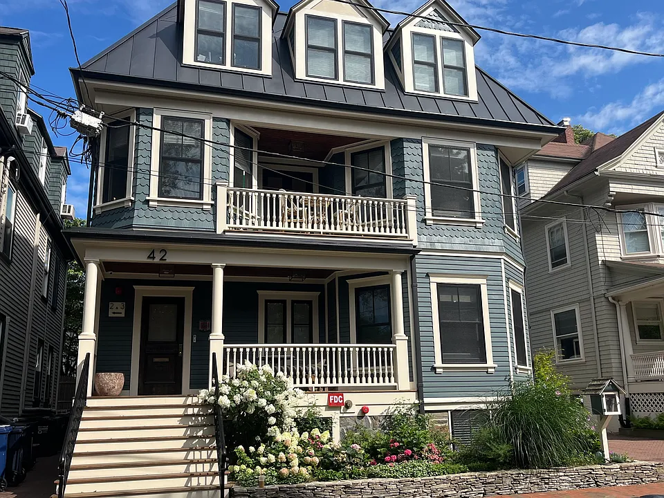 42 Dana St