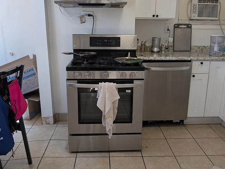 157 Zabriskie St #1 — Photo 2