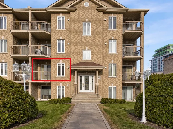 3232 Rue Drs #Chateaux-201, Laval, QC H7V 4B2