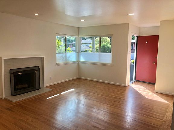 Living room, looking toward Elizabeth Way and the entry.