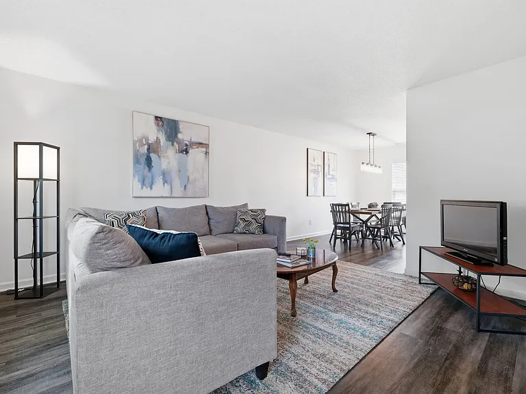 7149 Cobden Ln — Photo 3