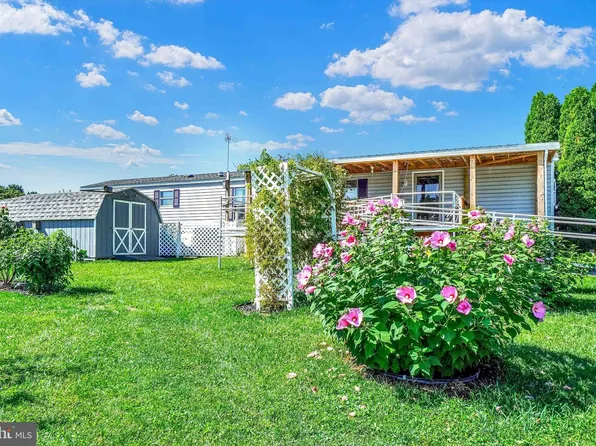 107 Carbridge Rd W, Stewartstown, PA 17363