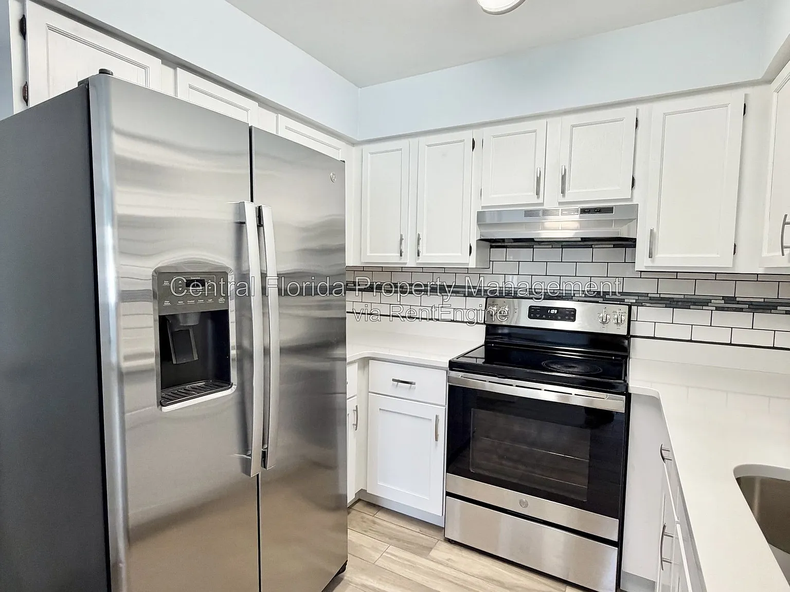 2 bed, 2.0 bath, 892 sqft, $1,899 — Photo 2