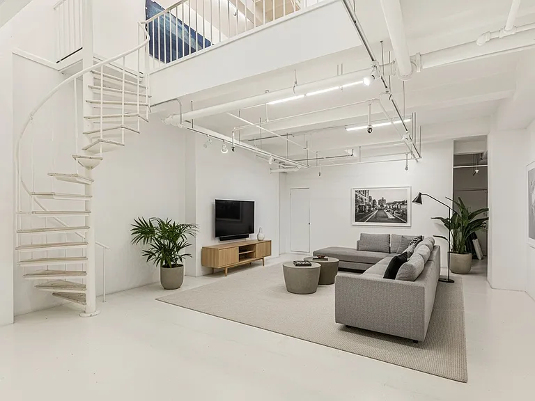 251 W 19th St #1G — Photo 8