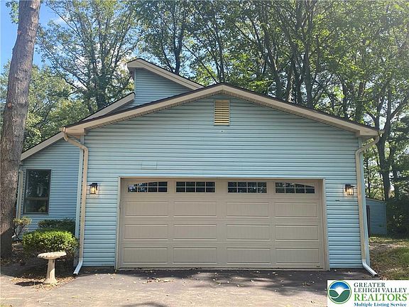 3rd image of 200 Woodland Dr
