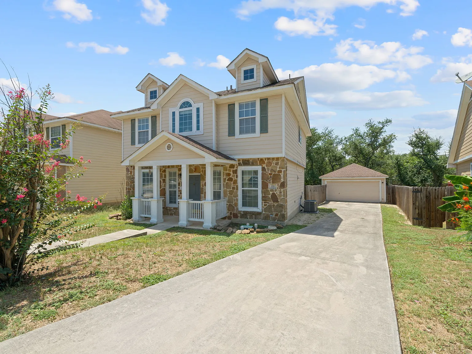 4 bed, 2.5 bath, 1880 sqft, $2,199 — Photo 3