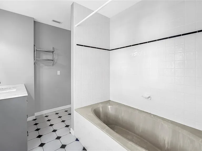 104 5th St E — Photo 28