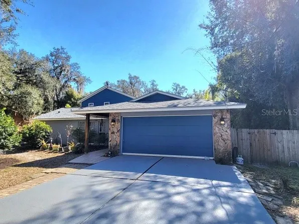 28800 Walker Dr, Zephyrhills, FL 33544