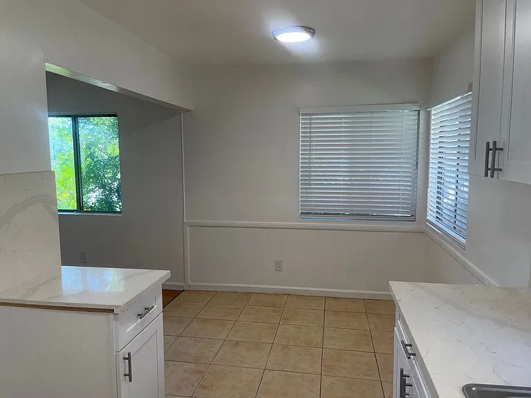 6600 Whitsett Ave — Photo 3