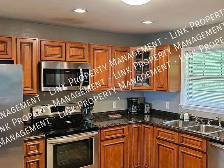 2433 Meade Cir — Photo 4