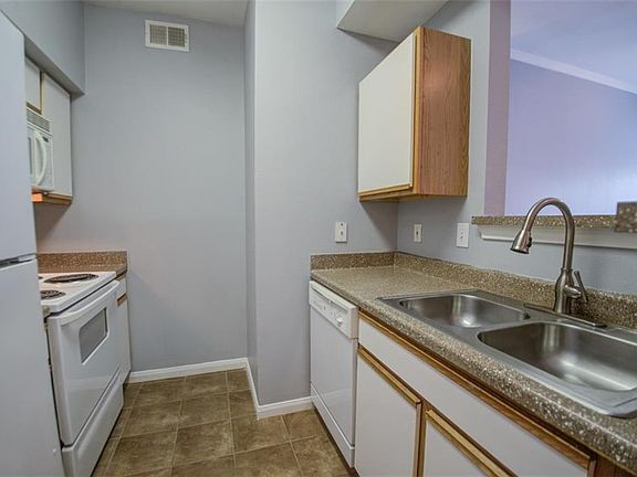 5th image of 2320 Gracy Farms Ln APT 1013