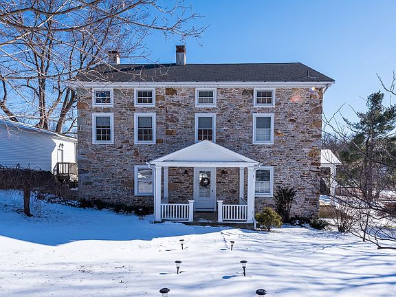 2nd image of 419 Creekside Dr