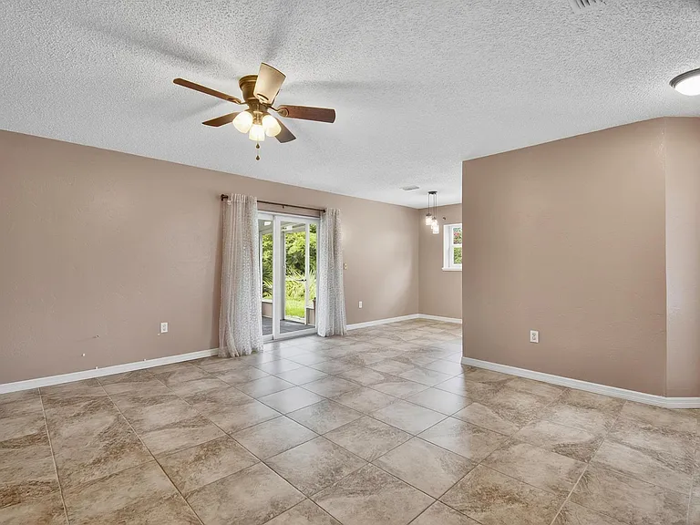 73 Buttonworth Dr #B — Photo 15