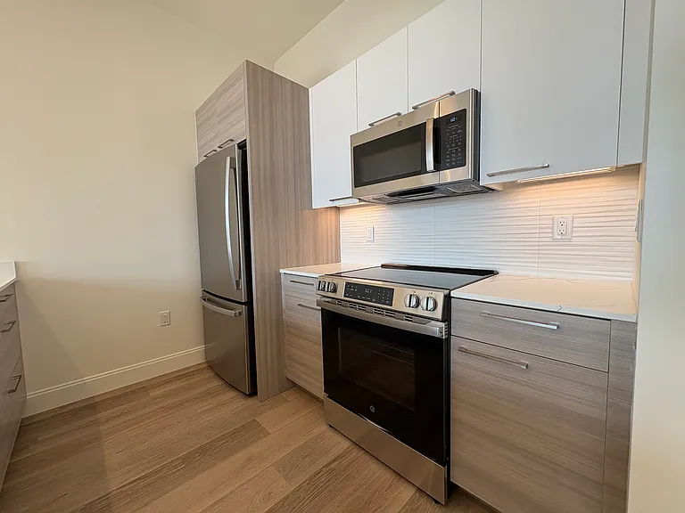 1077 Commonwealth Ave #500 — Photo 2