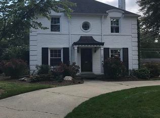 657 Hawthorne Rd, Grosse Pointe Woods, MI 48236