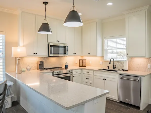 222 E Middle St, Sulphur Springs, TX 75482