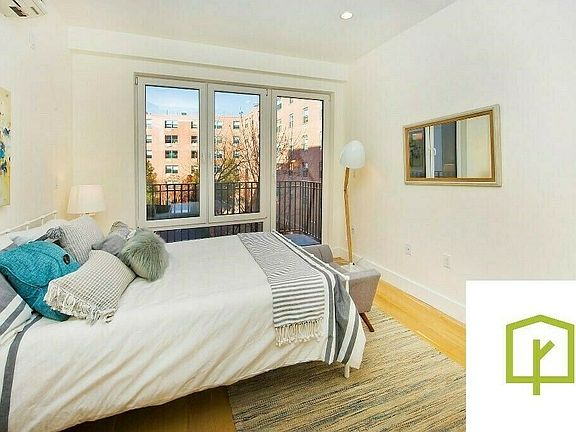 2nd image of 961 Willoughby Ave #402