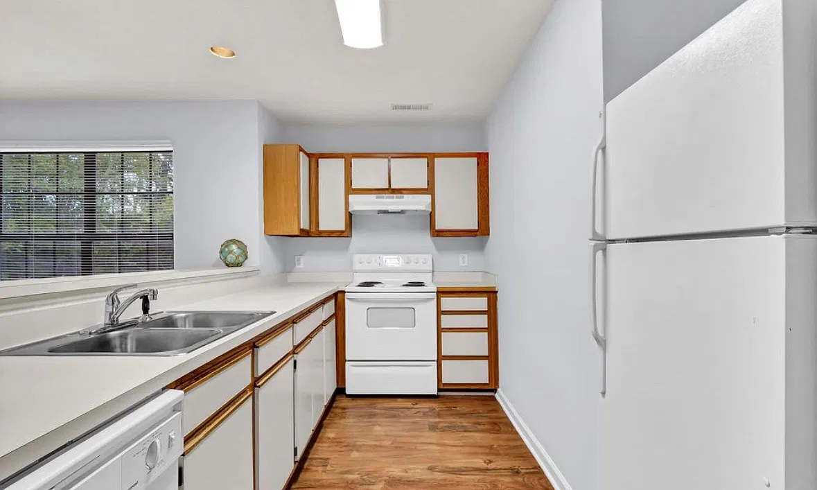 3 bed, 1221 sqft, $2,200 — Photo 3