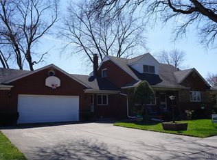 8184 Busch Ave, Center Line, MI