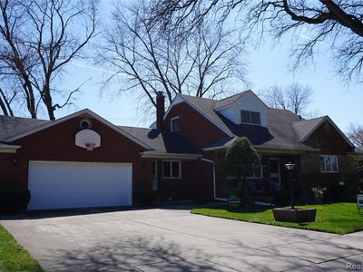 8184 Busch Ave, Center Line, MI, 48015
