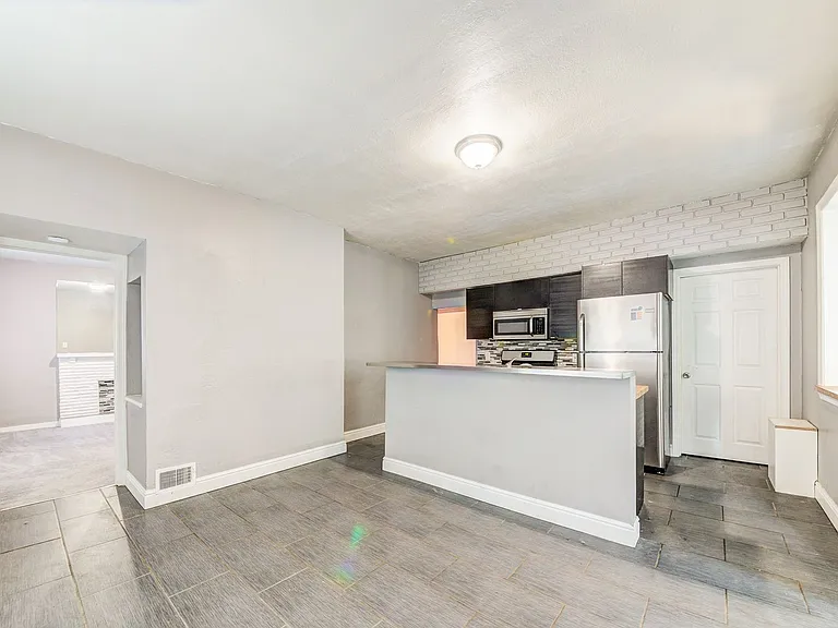311 Boggs Ave — Photo 3