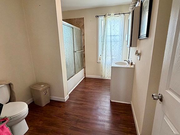 5th image of 101 Linden St