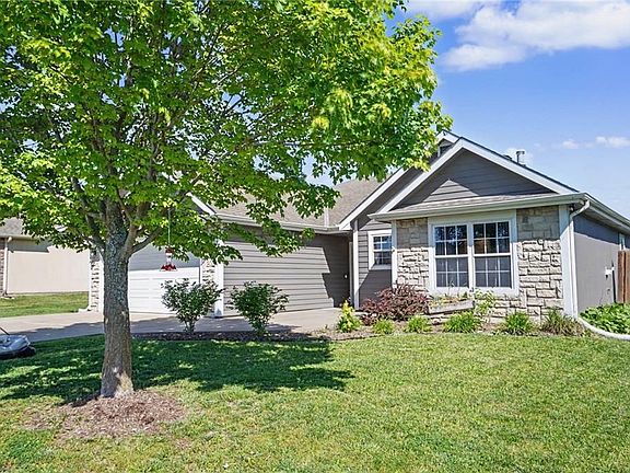 3rd image of 928 Bluestem Dr