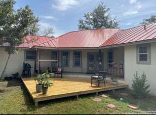 1415 Meadow Gln, Adkins, TX 78101