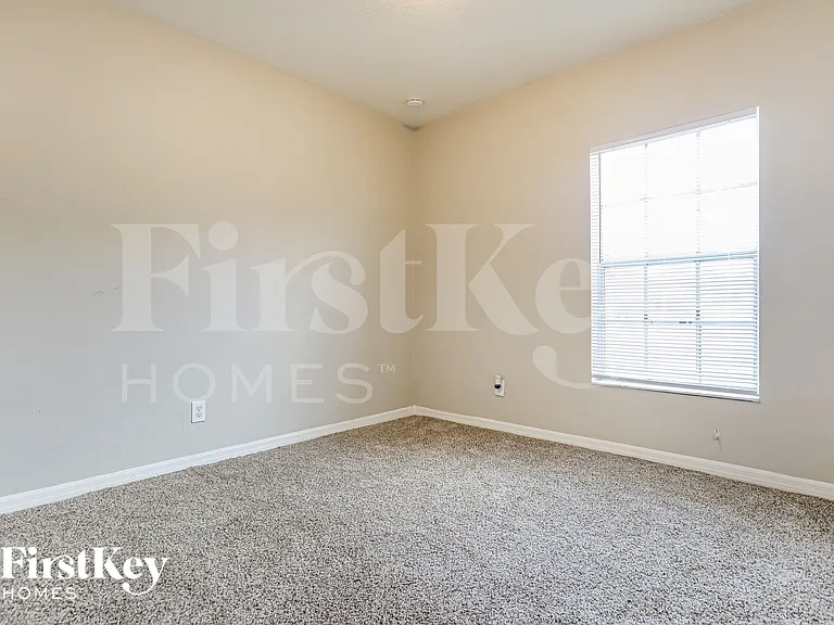 3169 N Biscayne Dr — Photo 9