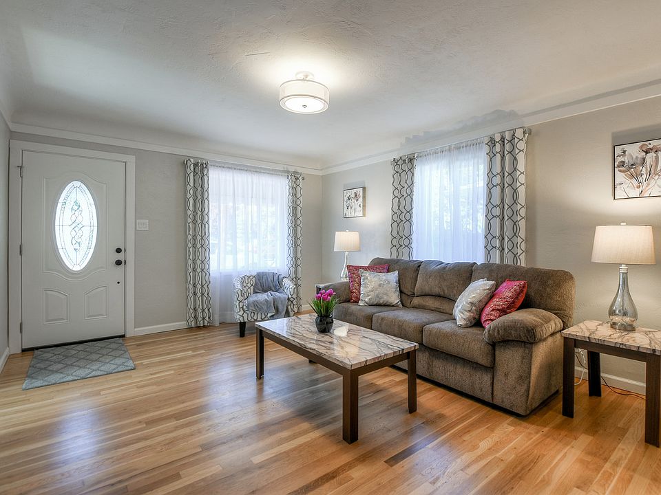 1st image of 390 Lastreto Ave