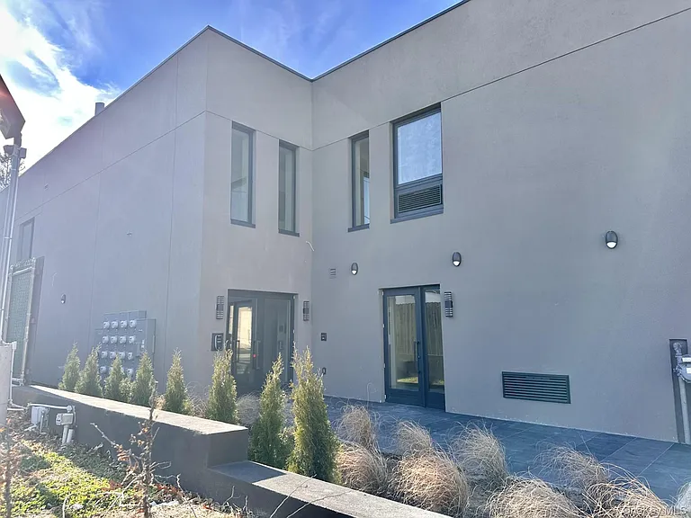 362 W Merrick Rd #101 — Photo 7