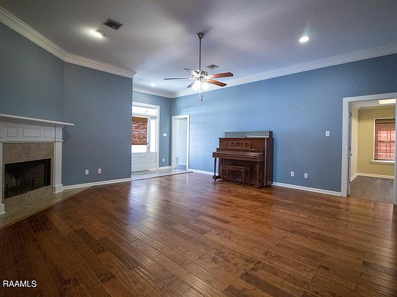 4th image of 307 N Rushmore Ln