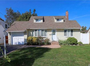 15 Ashland Pl, East Northport, NY 11731